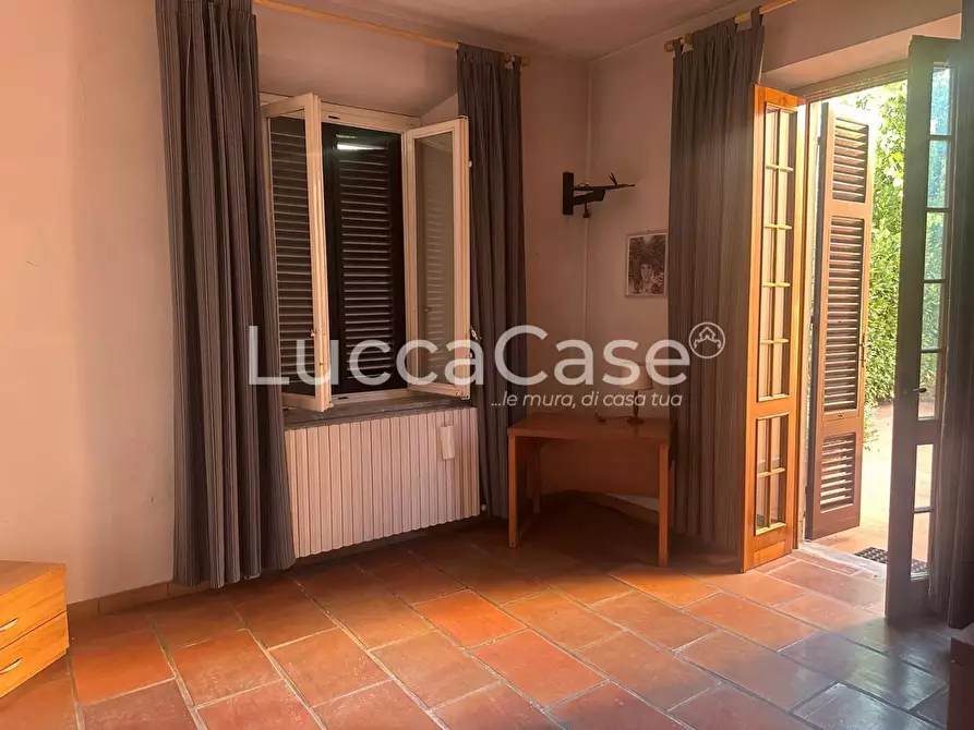 Immagine 6 di Villa in vendita  a Lucca