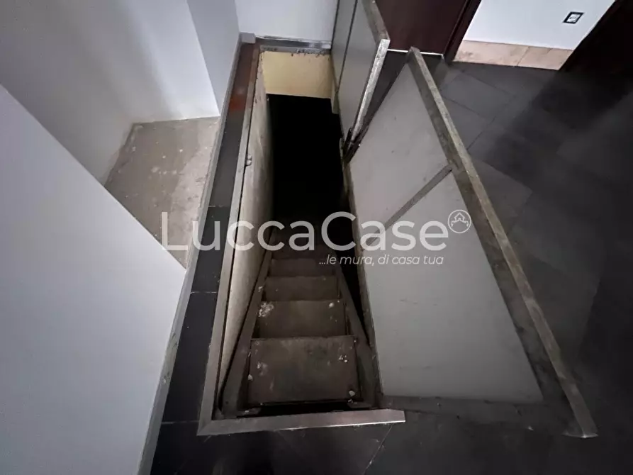 Immagine 6 di Locale commerciale in affitto  a Lucca