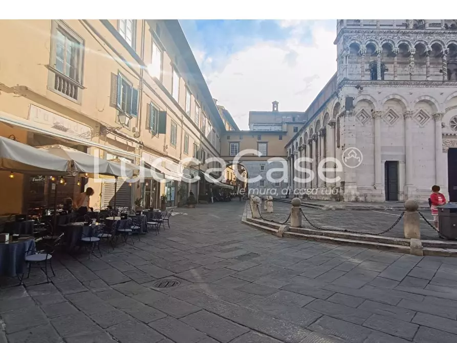 Immagine 1 di Locale commerciale in affitto  a Lucca