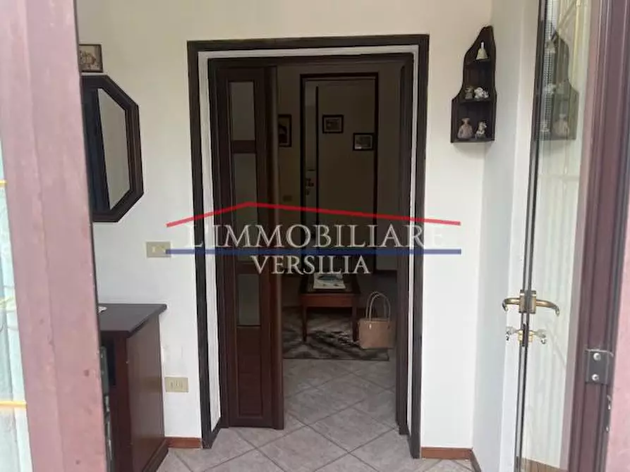 Immagine 1 di Casa semindipendente in vendita  a Massa