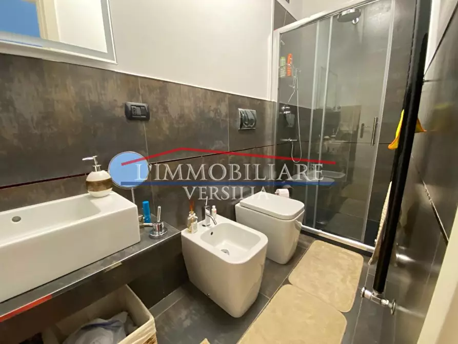 Immagine 90 di Villa in vendita  a Montignoso