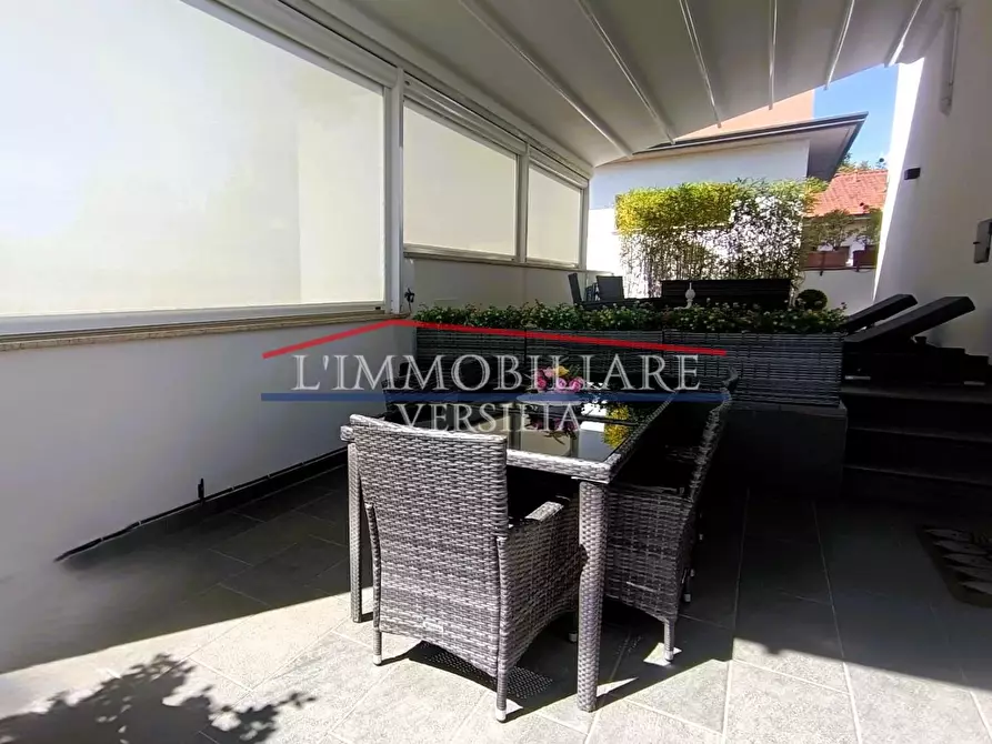 Immagine 37 di Villa in vendita  a Montignoso