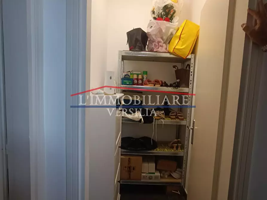 Immagine 41 di Villa in vendita  a Montignoso