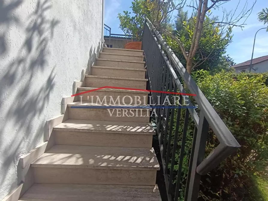 Immagine 10 di Villa in vendita  a Montignoso