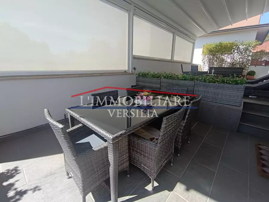 Immagine 35 di Villa in vendita  a Montignoso