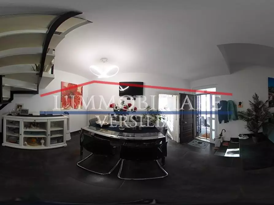 Immagine 1 di Villa in vendita  a Montignoso