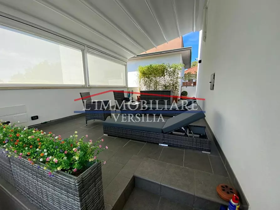 Immagine 21 di Villa in vendita  a Montignoso