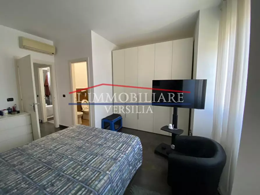 Immagine 74 di Villa in vendita  a Montignoso