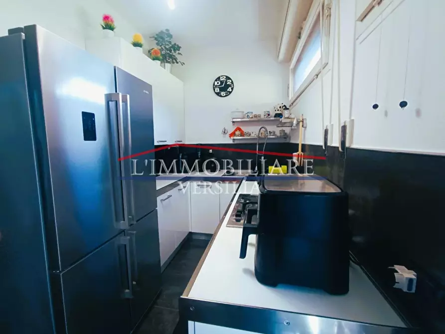 Immagine 57 di Villa in vendita  a Montignoso