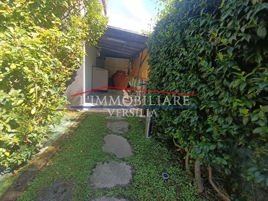 Immagine 4 di Villa in vendita  a Montignoso