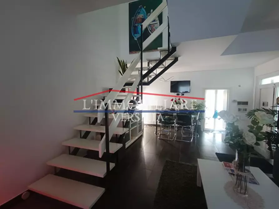 Immagine 61 di Villa in vendita  a Montignoso