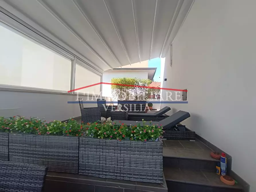 Immagine 25 di Villa in vendita  a Montignoso