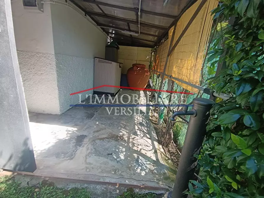 Immagine 11 di Villa in vendita  a Montignoso