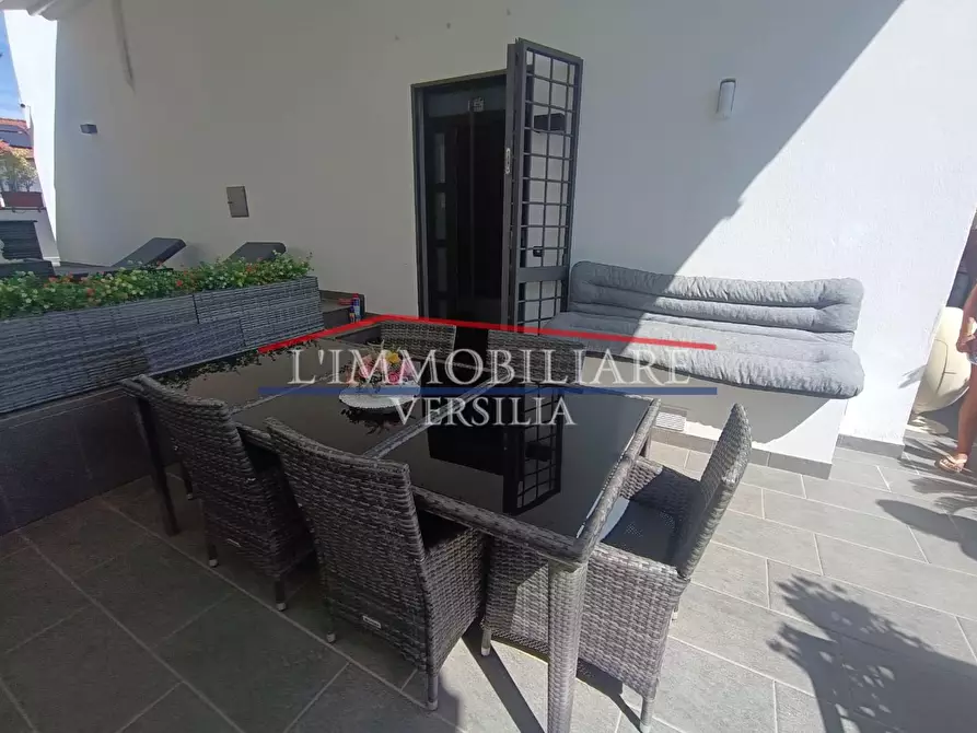 Immagine 30 di Villa in vendita  a Montignoso