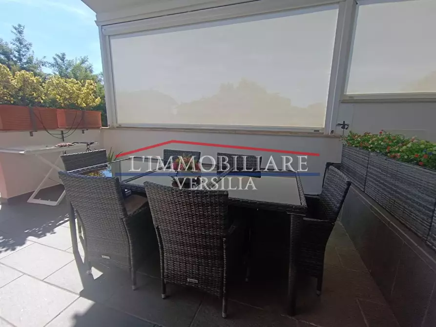 Immagine 31 di Villa in vendita  a Montignoso