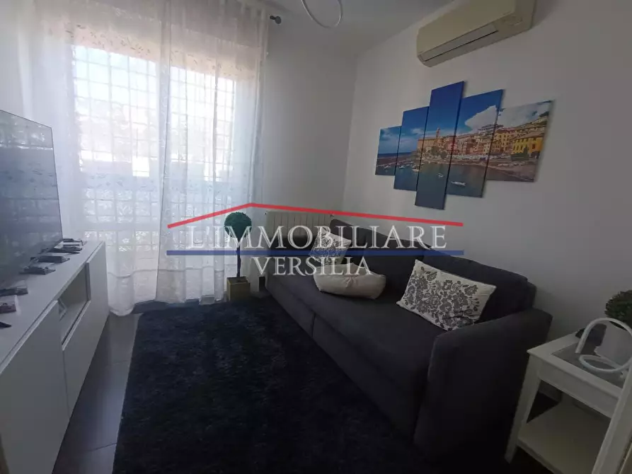 Immagine 54 di Villa in vendita  a Montignoso