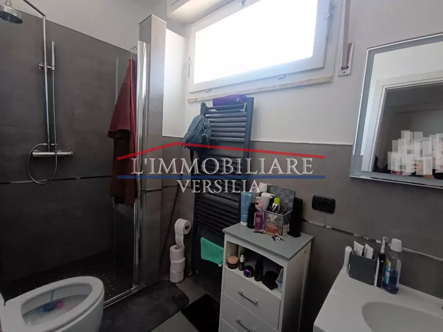 Immagine 86 di Villa in vendita  a Montignoso