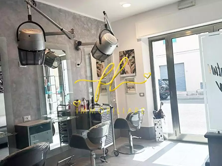 Immagine 4 di Attività commerciale in vendita  a Cecina