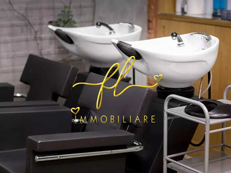 Immagine 2 di Attività commerciale in vendita  a Cecina