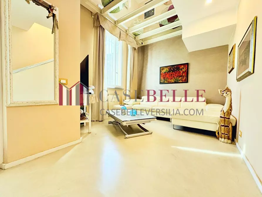 Immagine 2 di Casa bifamiliare in vendita  a Camaiore