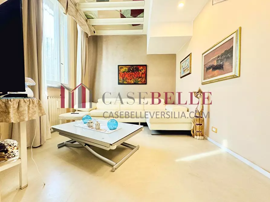 Immagine 1 di Casa bifamiliare in vendita  a Camaiore