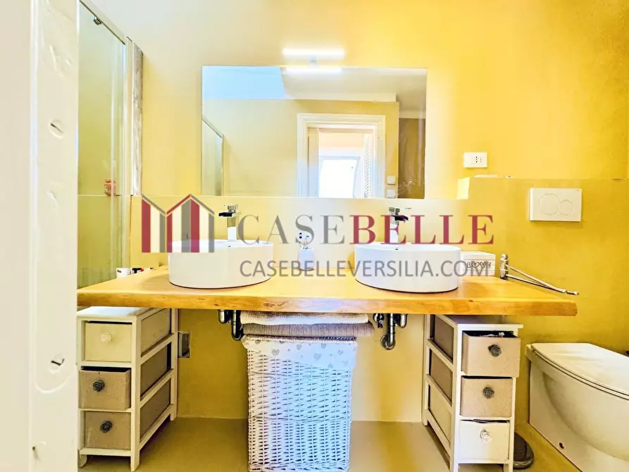 Immagine 34 di Casa bifamiliare in vendita  a Camaiore