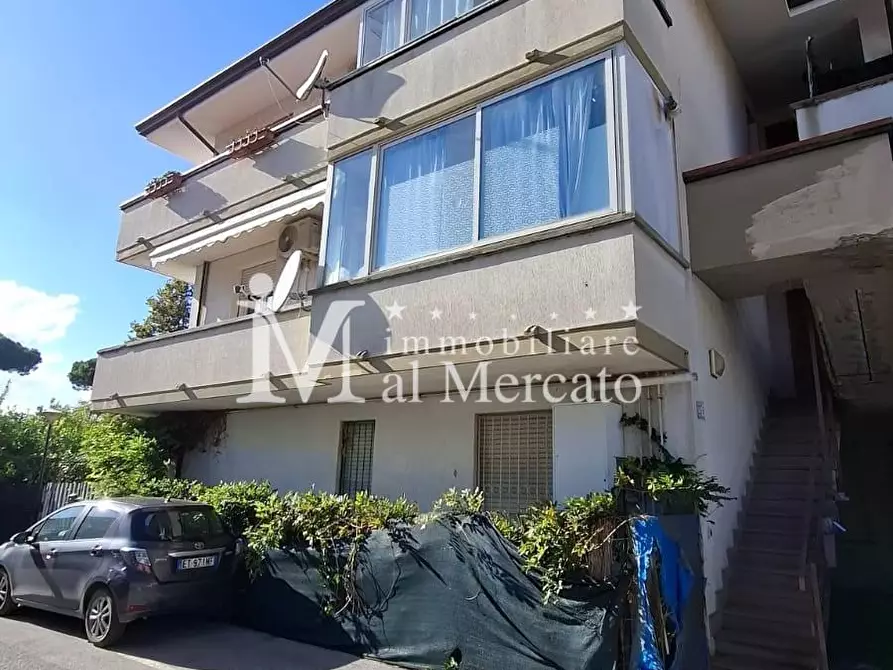 Immagine 35 di Appartamento in vendita  a Viareggio