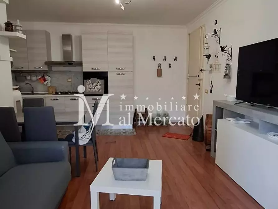 Immagine 13 di Appartamento in vendita  a Viareggio