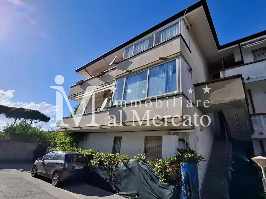 Immagine 4 di Appartamento in vendita  a Viareggio