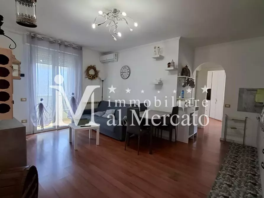 Immagine 1 di Appartamento in vendita  a Viareggio