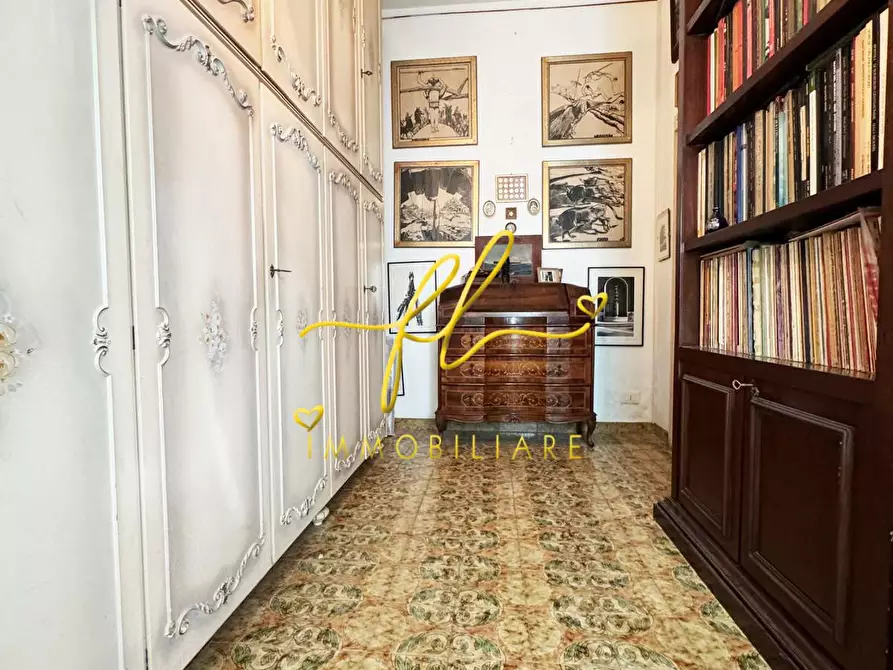 Immagine 13 di Appartamento in vendita  a Livorno