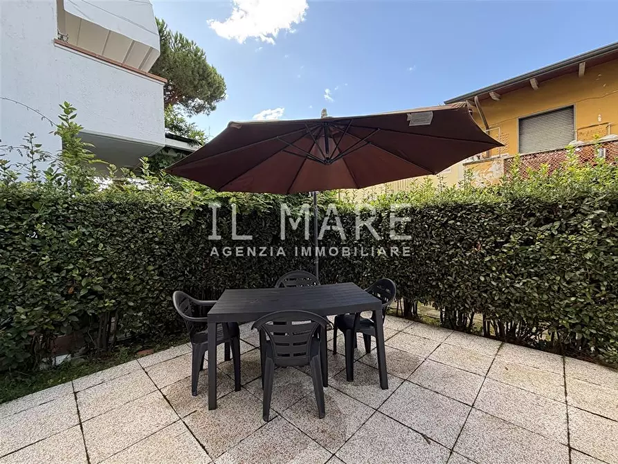 appartamento in vendita a Massa in zona Marina dei Ronchi