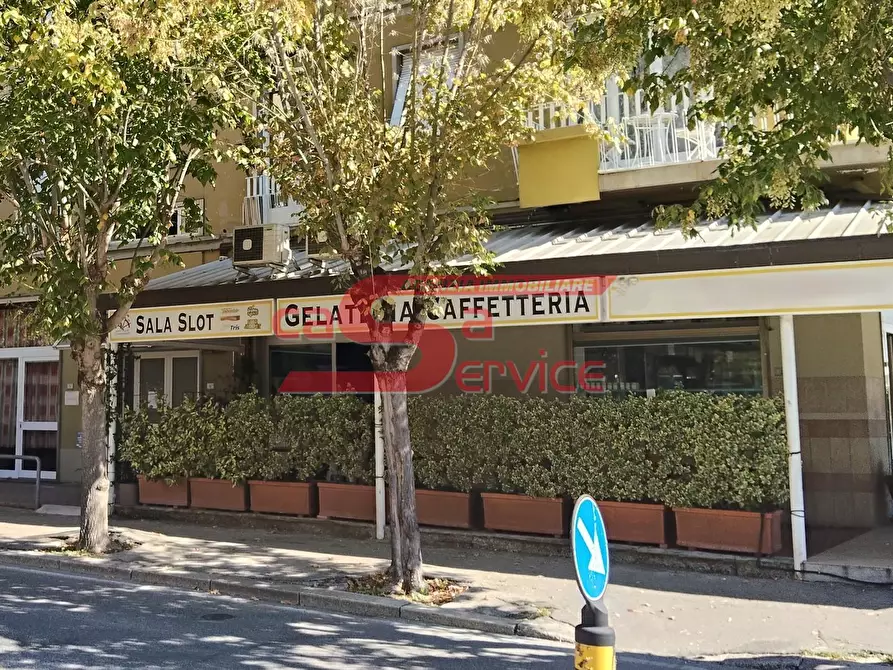 Immagine 2 di Locale commerciale in vendita  a Montecatini Terme