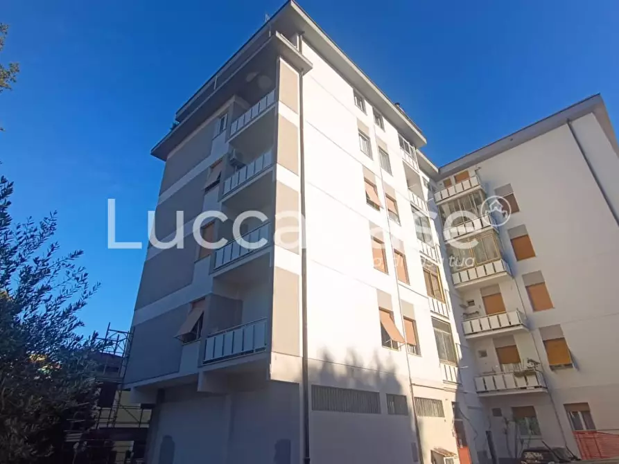 Immagine 22 di Appartamento in vendita  a Lucca