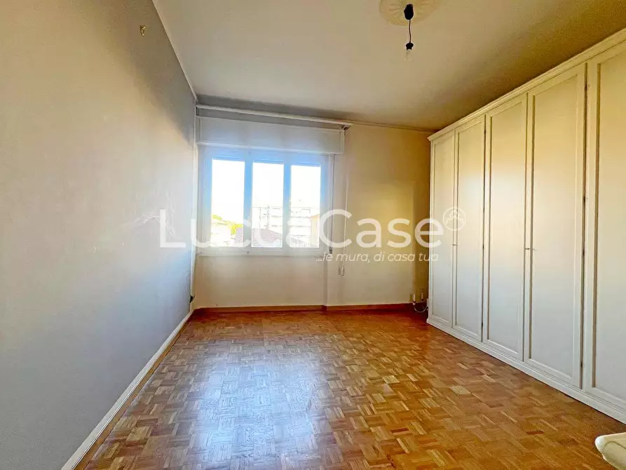 Immagine 11 di Appartamento in vendita  a Lucca