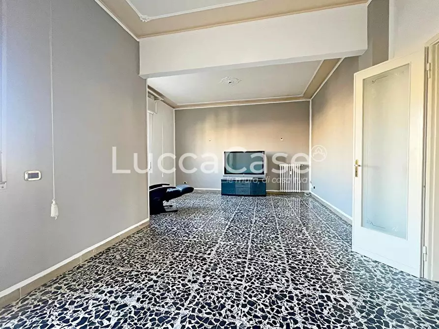 Immagine 5 di Appartamento in vendita  a Lucca