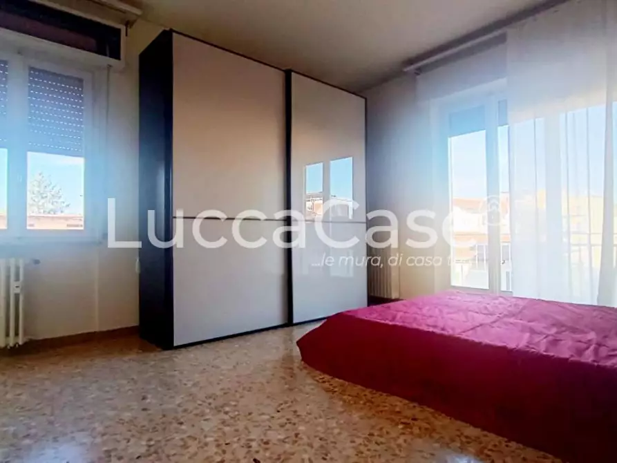 Immagine 21 di Appartamento in vendita  a Lucca