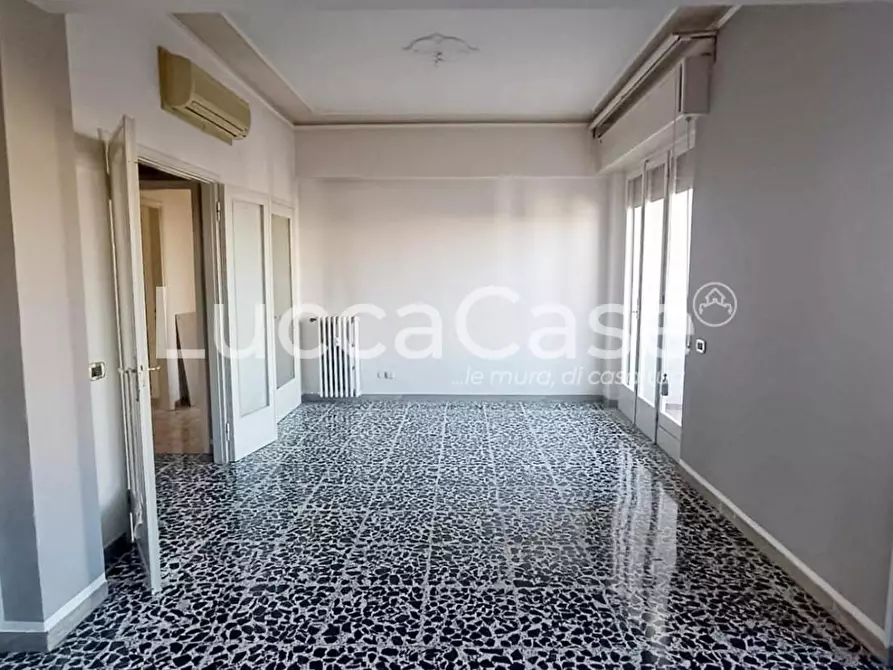 Immagine 7 di Appartamento in vendita  a Lucca