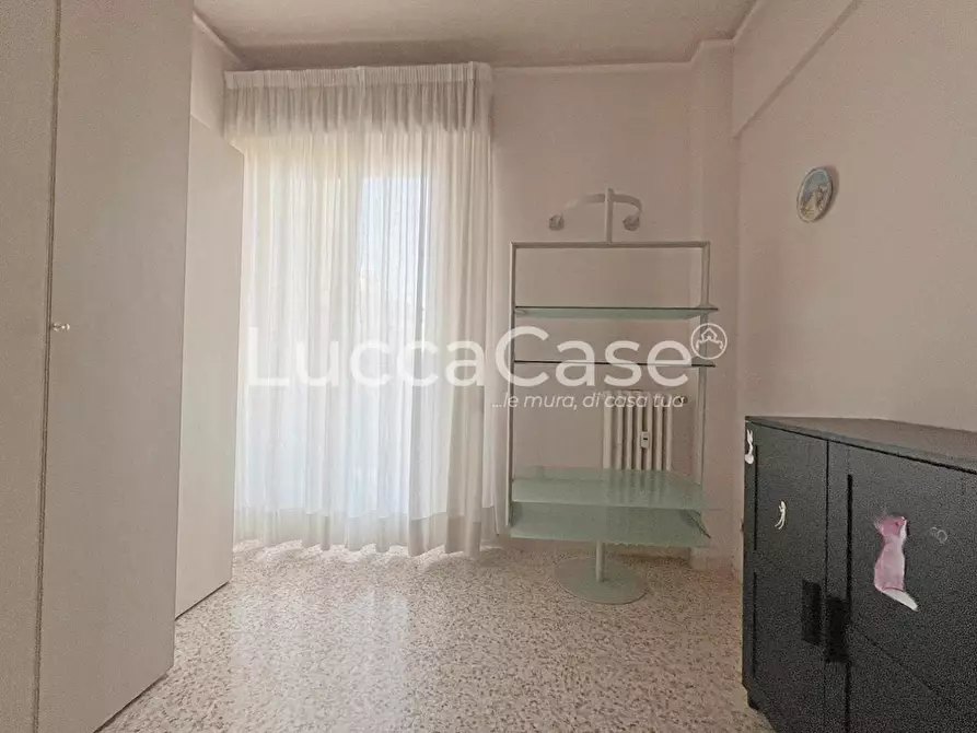 Immagine 15 di Appartamento in vendita  a Lucca