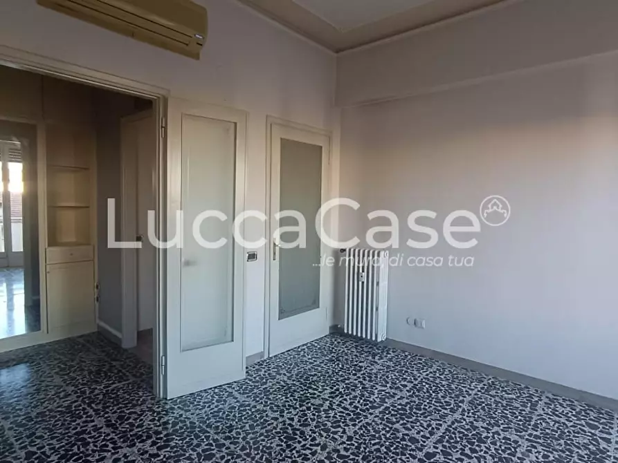 Immagine 6 di Appartamento in vendita  a Lucca