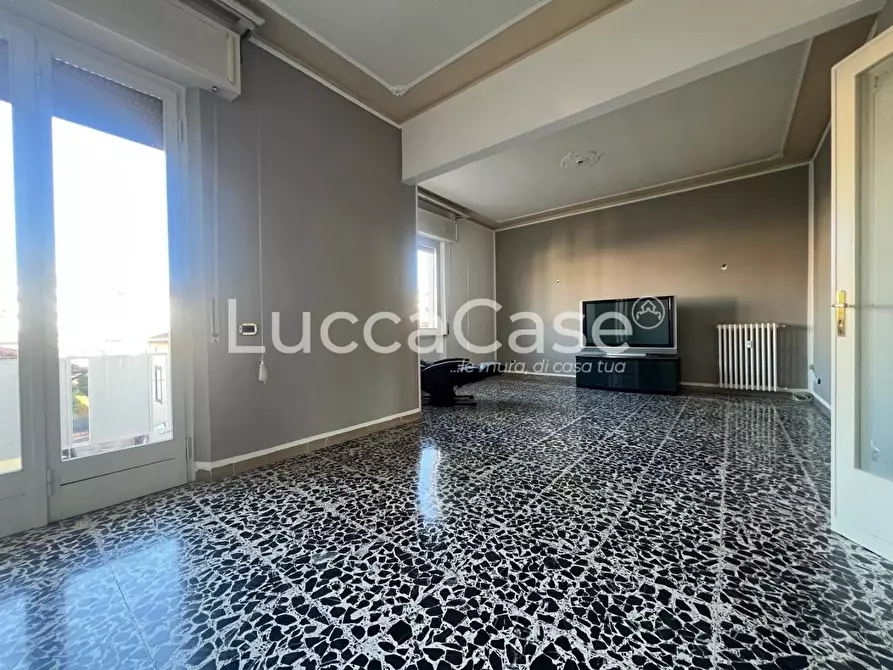 Immagine 3 di Appartamento in vendita  a Lucca