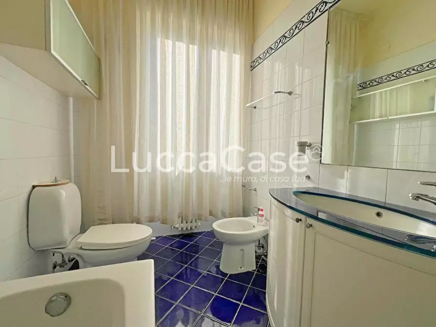 Immagine 13 di Appartamento in vendita  a Lucca