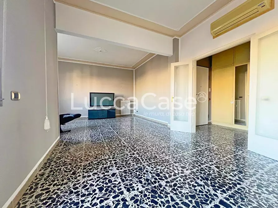 Immagine 4 di Appartamento in vendita  a Lucca