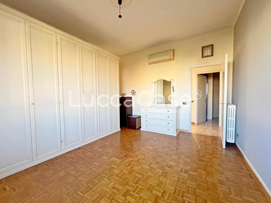 Immagine 12 di Appartamento in vendita  a Lucca