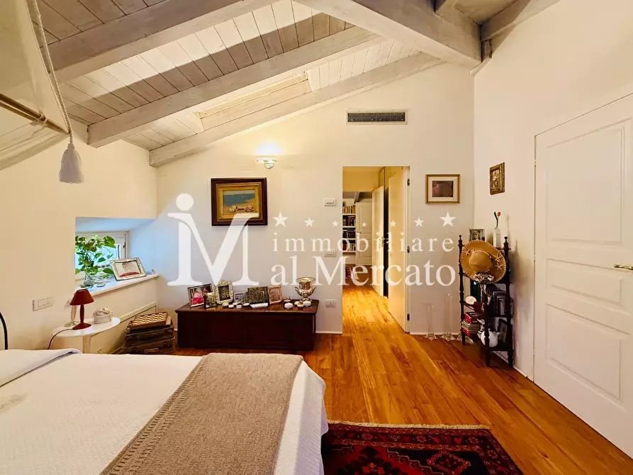 Immagine 52 di Villa in vendita  a Camaiore