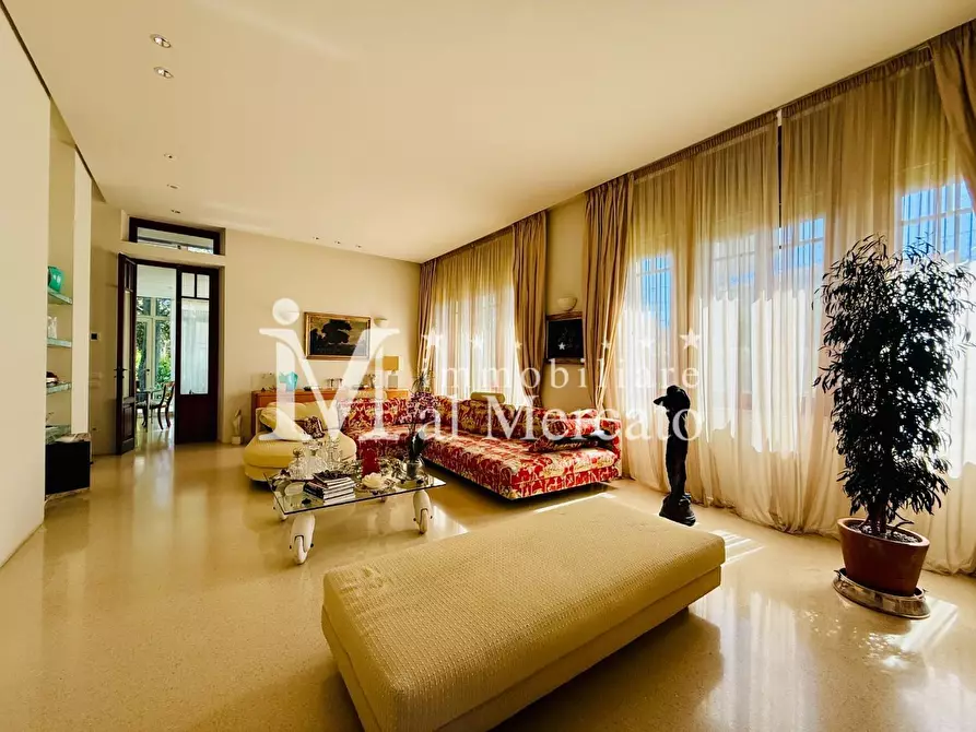 Immagine 15 di Villa in vendita  a Camaiore