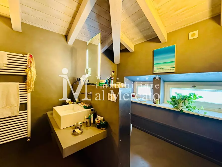 Immagine 57 di Villa in vendita  a Camaiore