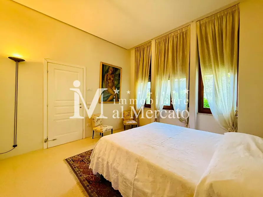 Immagine 34 di Villa in vendita  a Camaiore