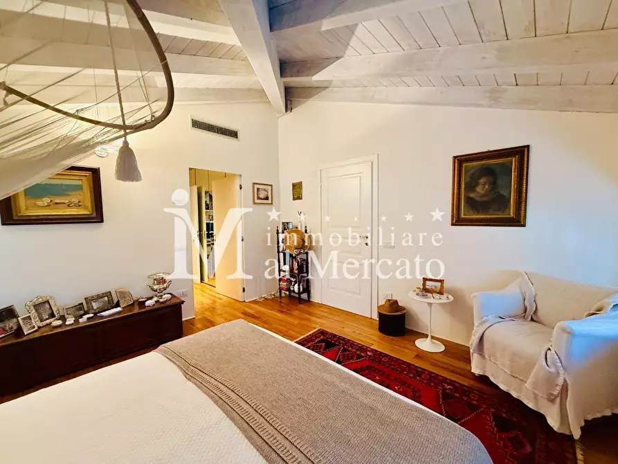 Immagine 51 di Villa in vendita  a Camaiore