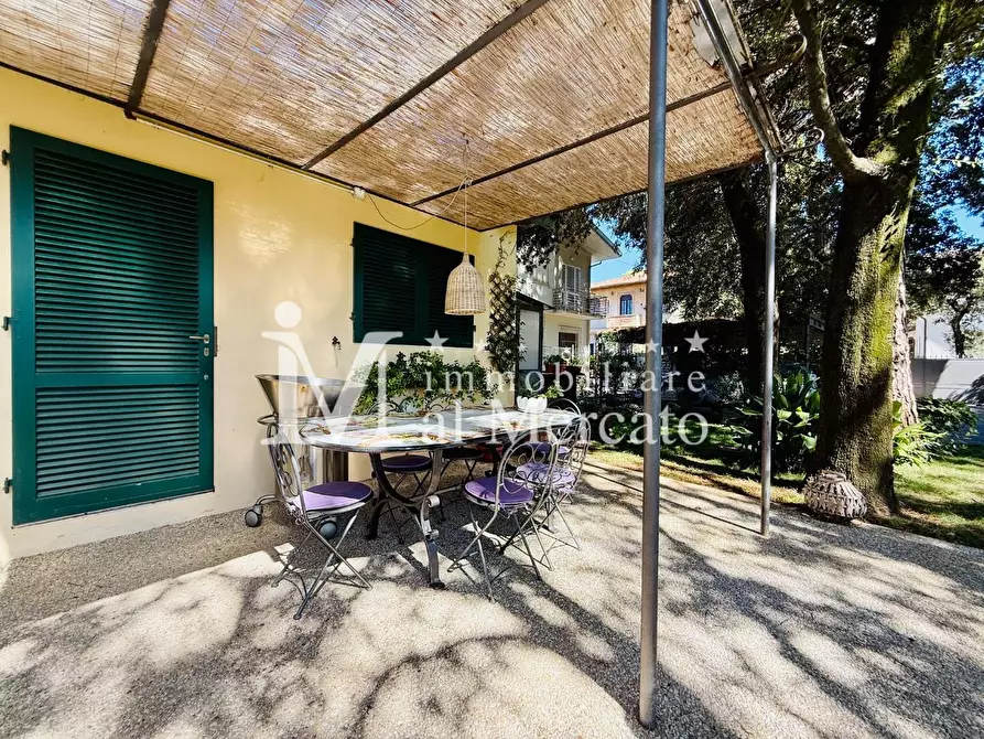 Immagine 75 di Villa in vendita  a Camaiore